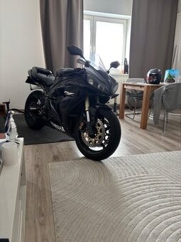 Yamaha R1