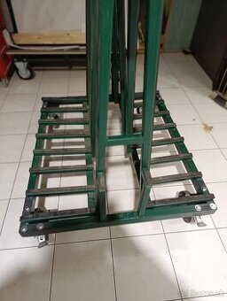 Predam vozika na velkoplosny material.