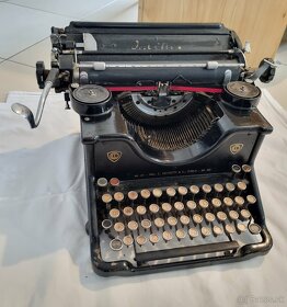 Predám písací stroj Olivetti - 1