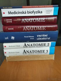 Predam knihy na studium mediciny
