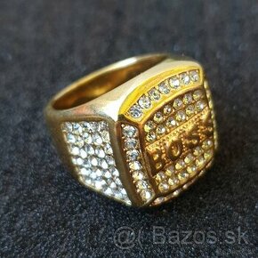 Nádherný zlatý prsteň BOSS