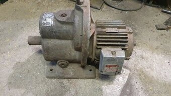 Motor s prevodovkou
