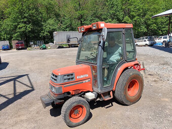 Traktor Kubota ST 30 4x4 + sekačka