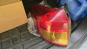 Zadné svetlo suzuki vitara jemne poskodene