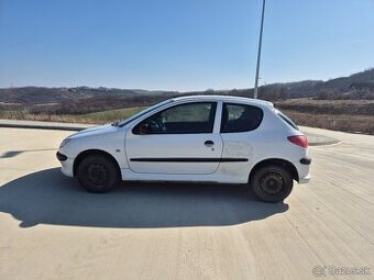 Predám peugeot 206 1.1 44kw benzín 2004r.v.