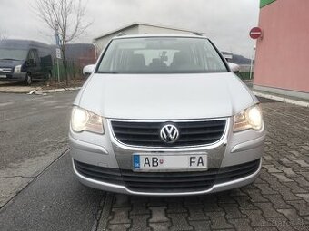 Vw touran 1.6 Mpi benzin 128 000 tis.km 7 miestny===========