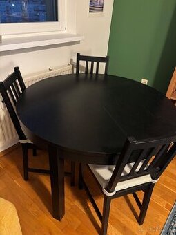 Predám kvalitný IKEA rozkladací jedálenský stôl