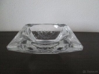 Hutné sklo - popolník pre kartárov