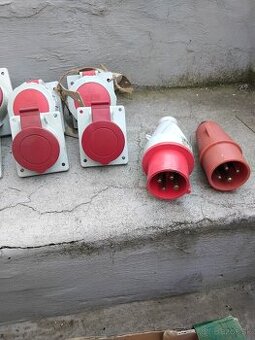 Panelové zasuvky a zastrčky 16A/500V.