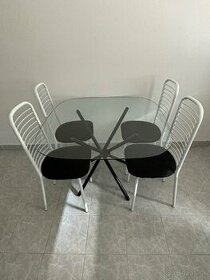 Jedálenský sklenený stôl so 4 stoličkami