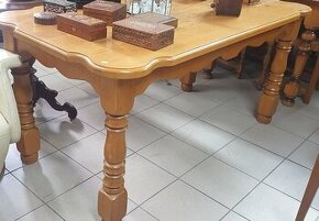 Jedálenský stôl celodubový