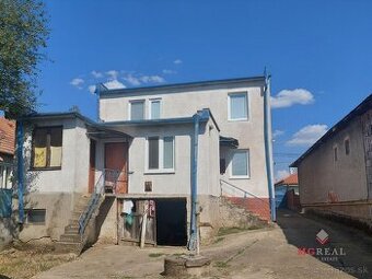 Rodinný dom s veľkým pozemkom - Veľký Cetín