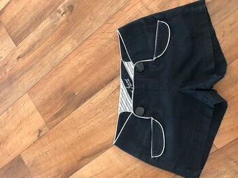 GUESS originál black damske kratasy S