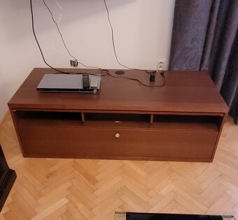 Skrinka pod televízor