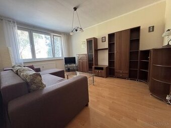 Na prenájom 2 izb. byt s loggiou - zariadený