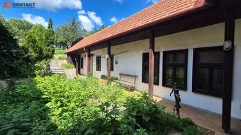 Rodinný dom - chalupa v zelenom prostredí v obci Šípkové