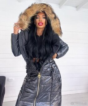 Moderná dámska prešívaná zimná dlhá bunda s kožušinou