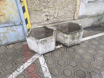 Betónové kvetinače