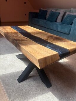 Čierny epoxidový stôl