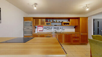 Rodinný dom s dvomi bytovými jednotkami v Ivanke pri Dunaji - 1