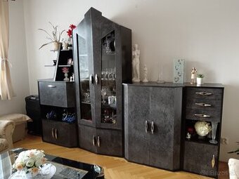 Čierna obývacia stena