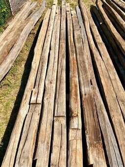 Staré dubové hranoly a trámy - ručne kresané