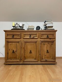 Masívne drevo rustikálny príborník