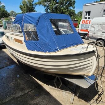 Kajutova loď čln Marex 24 diesel po rekonštrukcii