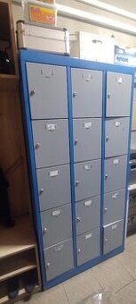 Kovové šatňové skrinky pre zamestnancov, uzamykateľné, 2 ks