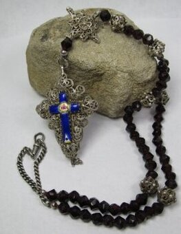 Strieborný ruženec filigran s českými granátmi