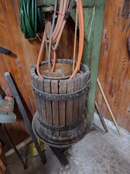 Predám preš na hrozno, veľký.