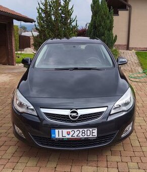 Opel Astra J 74kw r.v.2012