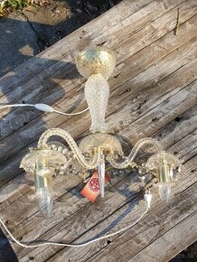 Trojramena stolova lampa