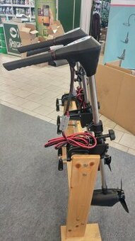 Predám lodný závesný elektrický motor + bateria.