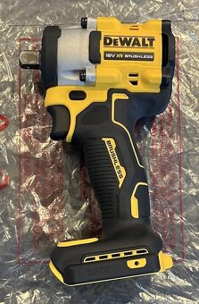Rázový utahovák DEWALT DCF22N - 1