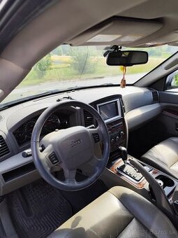 Jeep Grand Cherokee - 1