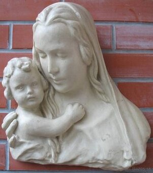 Zbierka starožitných reliéfov s motívom Panny márie