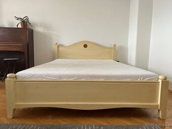 Manželská posteľ z masívu