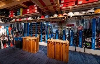 Práca v servise a požičovni lyží, bežiek, snowboardov