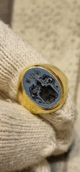 Starožitný pánsky pečatný prsteň z 18-karátového zlata.