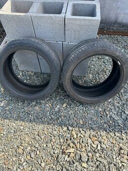 245/40R18