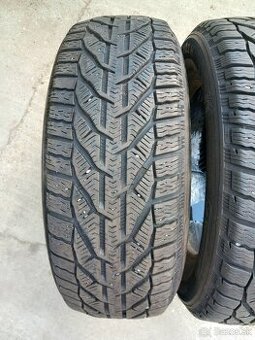 Zimne pneumatiky 215/65R16