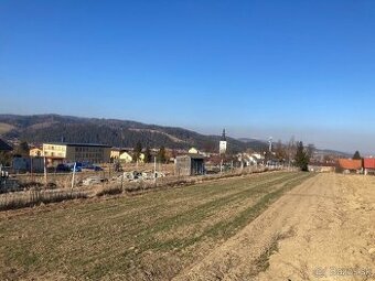 Pozemok v Lokci