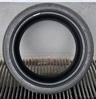 245/35 R18 - 1