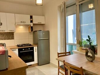 Kompletne prerobený 2-izbový byt s balkónom, Komárno