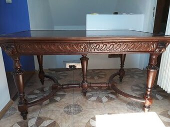 Masívny starožitný  stôl