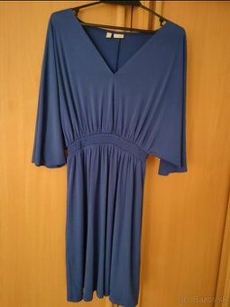 Zafírovo modré šaty