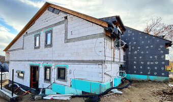 LUXUSNÁ VILA - RODINNÝ DOM KOLIBA - výhľad na HRAD A SLAVÍN