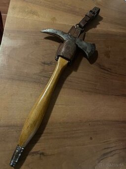starožitna hasičská sekera