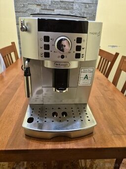 Predám kávovar Del9nghi